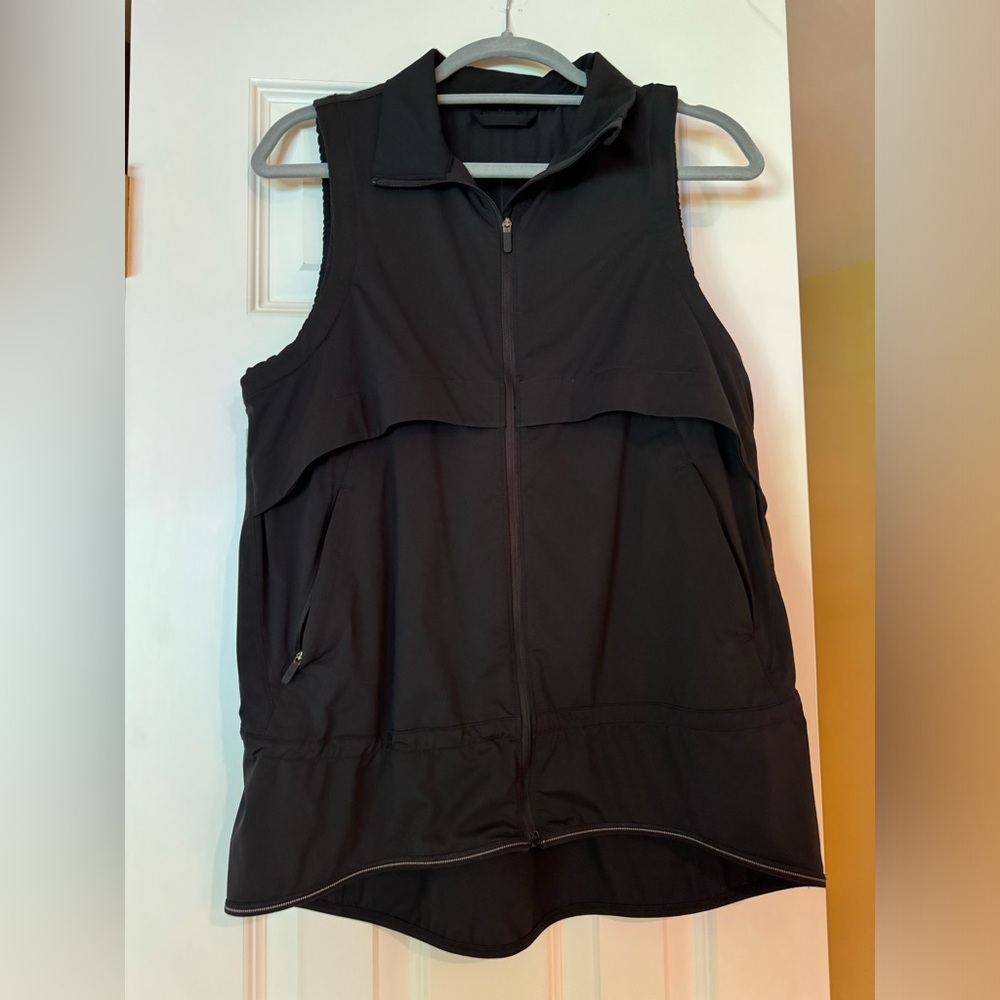 LIGHTLY WORN Lululemon Kicking Asphalt Vest - Black